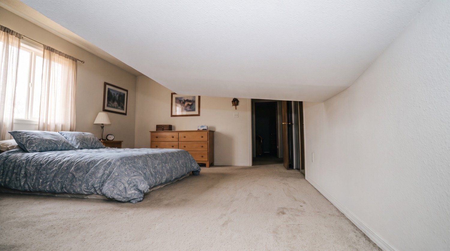 Storm roof leak into a bedroom ceiling: after restoration